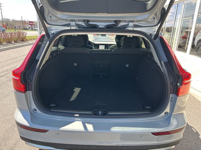 Certified 2025 Volvo V60 B5 Cross Country Plus AWD/4WD image 11