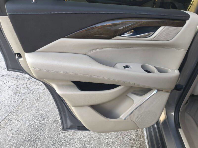 Used 2018 Cadillac Escalade Luxury image 15