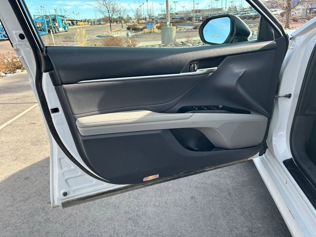 Used 2018 Toyota Camry XLE image 13
