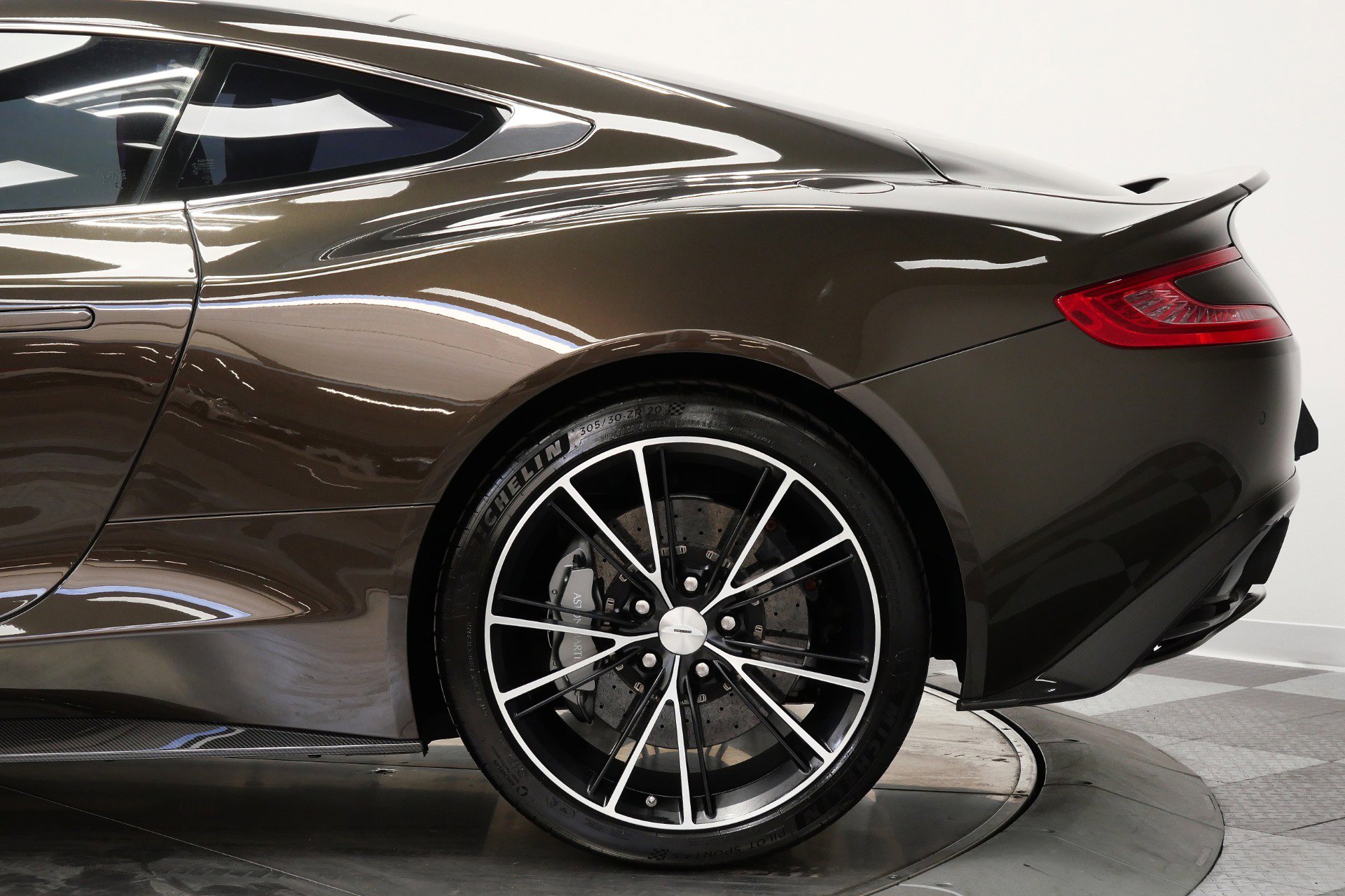 Used 2014 Aston Martin Vanquish Coupe image 35