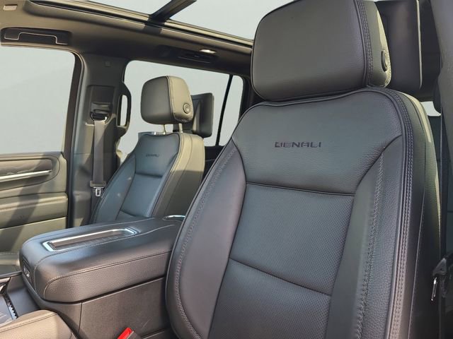 Used 2023 GMC Yukon XL Denali w/ Denali Reserve Package image 22