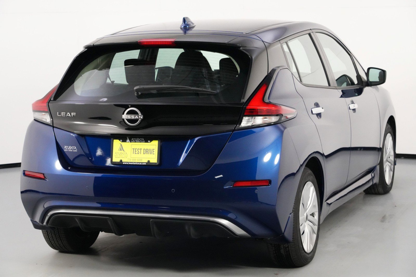 Used 2025 Nissan Leaf S image 46