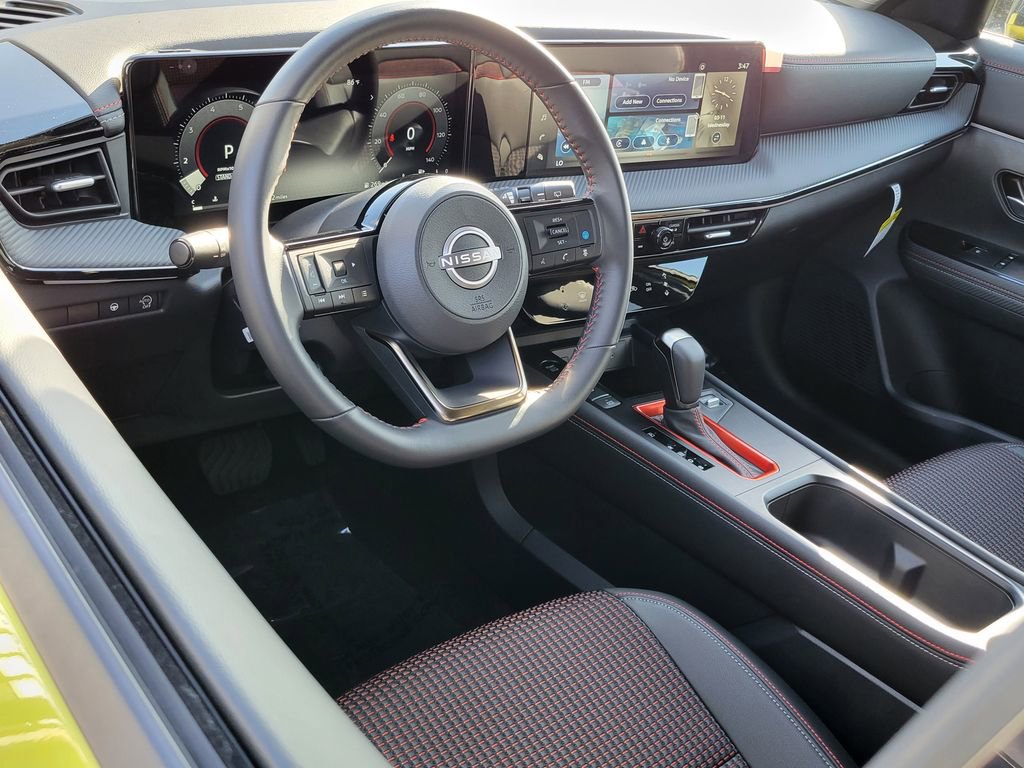 Used 2025 Nissan Kicks SR image 3