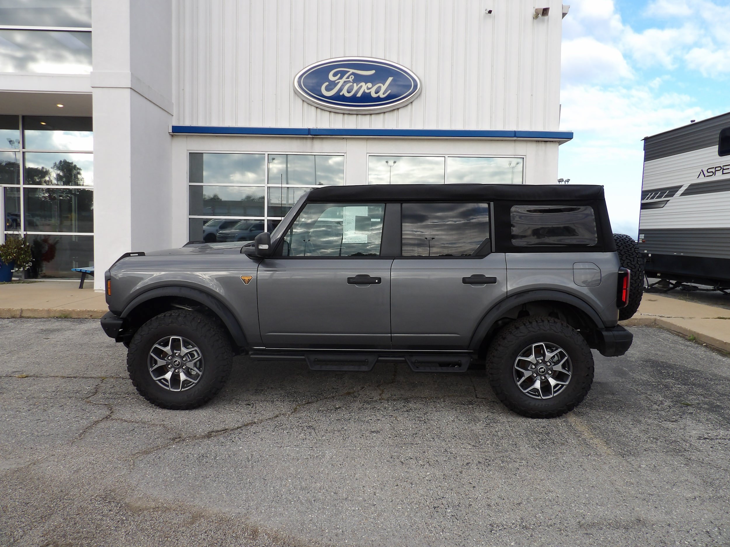 New 2024 Ford Bronco Badlands AWD/4WD image 1