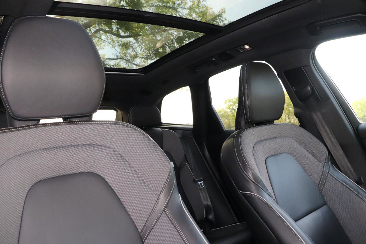 Used 2021 Volvo XC60 T5 R-Design w/ Advanced Package image 44