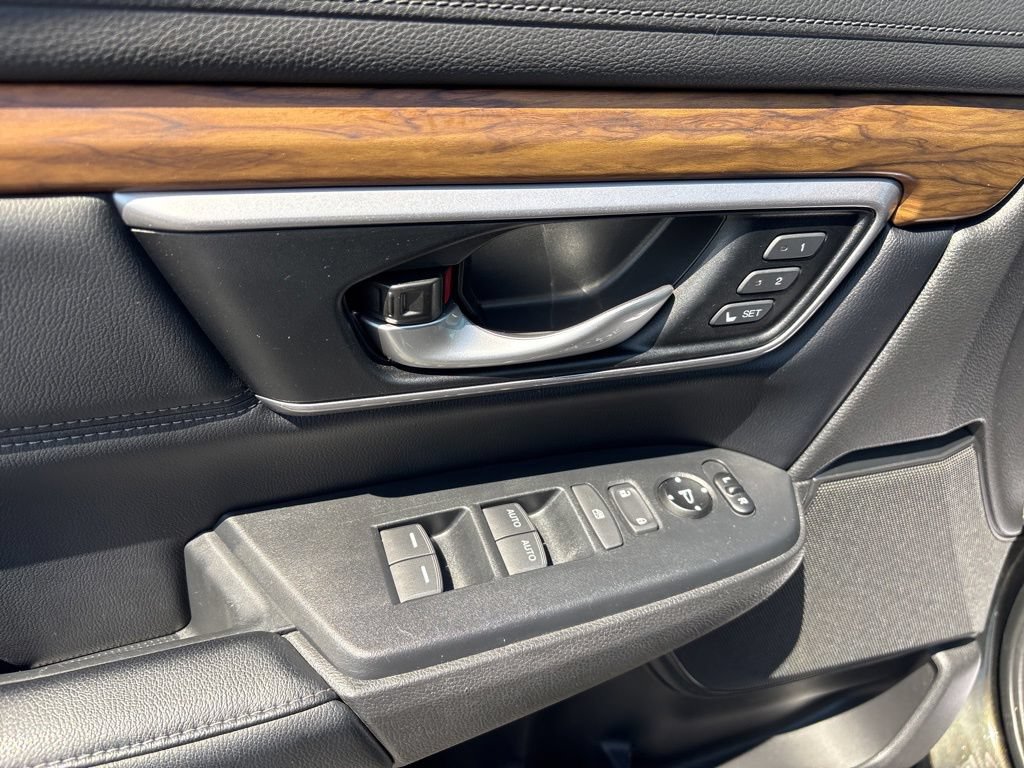 Used 2018 Honda CR-V Touring image 16