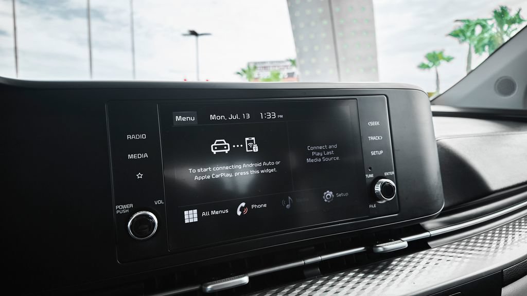 Used 2022 Kia Carnival LX FWD image 27