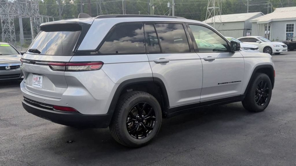 Used 2024 Jeep Grand Cherokee Altitude AWD/4WD image 8