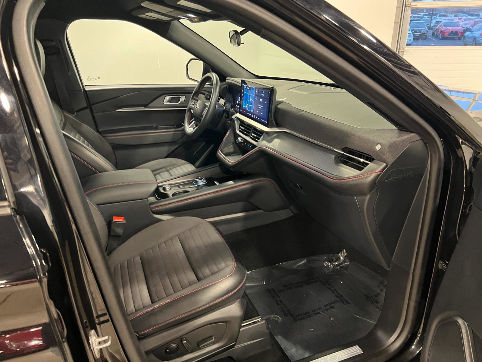 Used 2025 Ford Explorer ST-Line w/ ST-Line Street Pack AWD/4WD image 38