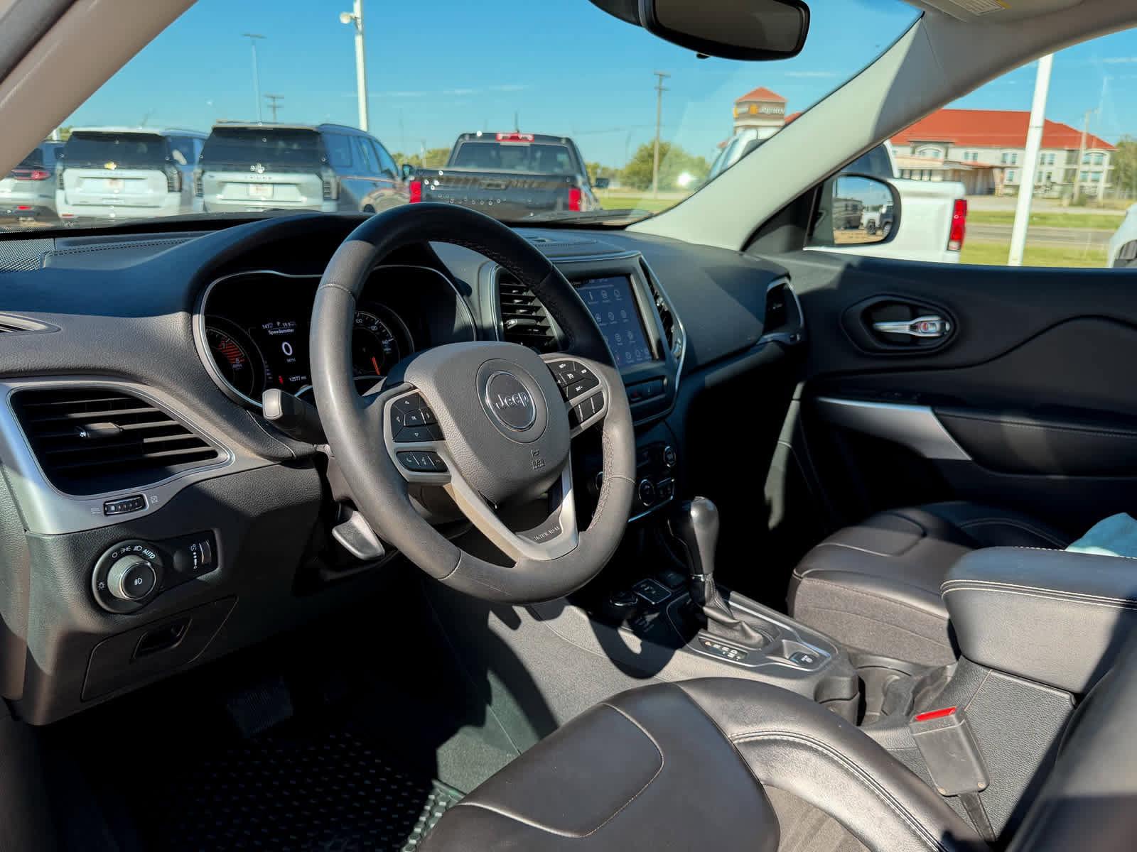 Used 2022 Jeep Cherokee Latitude image 11