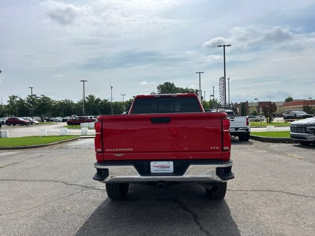Used 2024 Chevrolet Silverado 2500 LTZ w/ LTZ Convenience Package AWD/4WD image 4