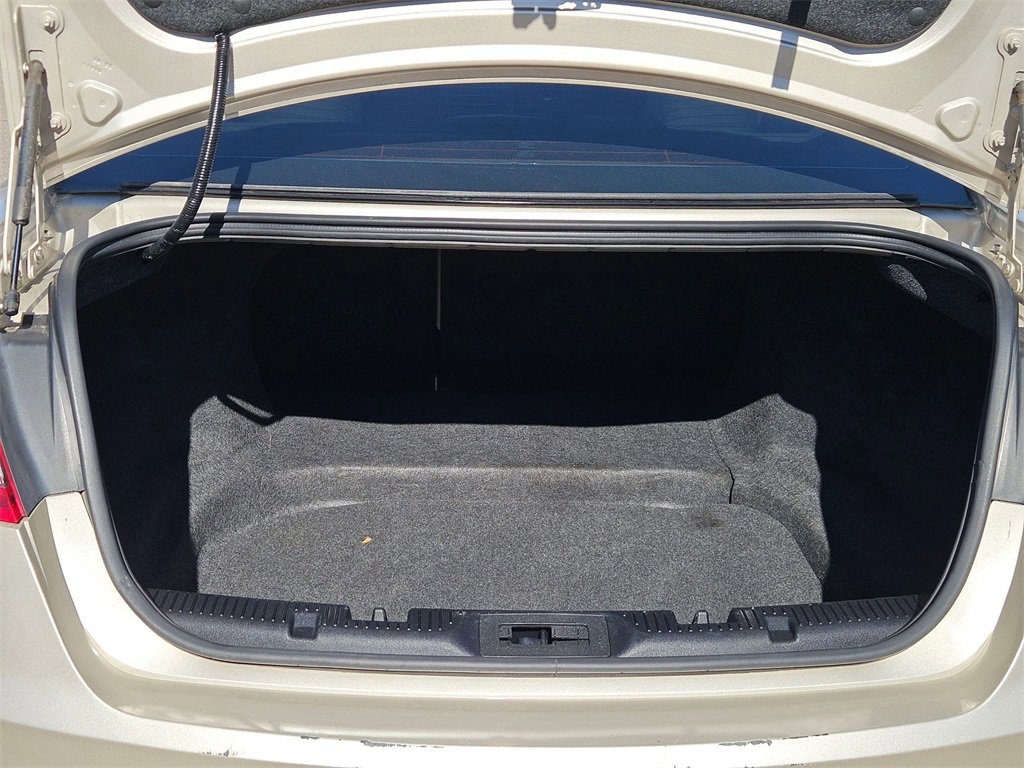 Used 2017 Ford Taurus SE image 25