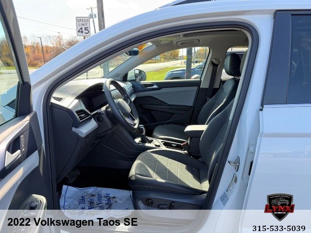 Used 2022 Volkswagen Taos SE w/ Panoramic Sunroof Package image 11