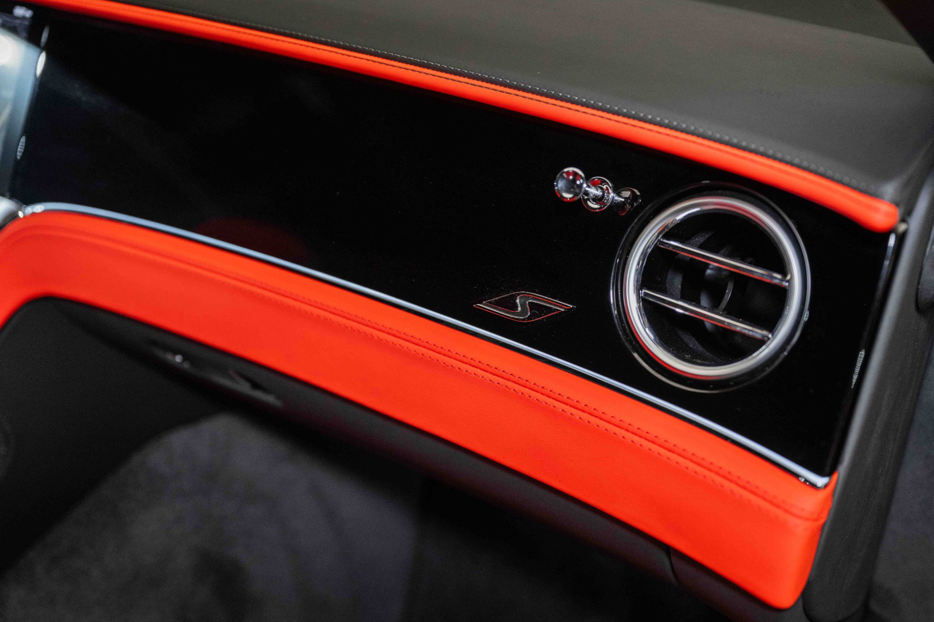 New 2024 Bentley Continental GT V8 image 40