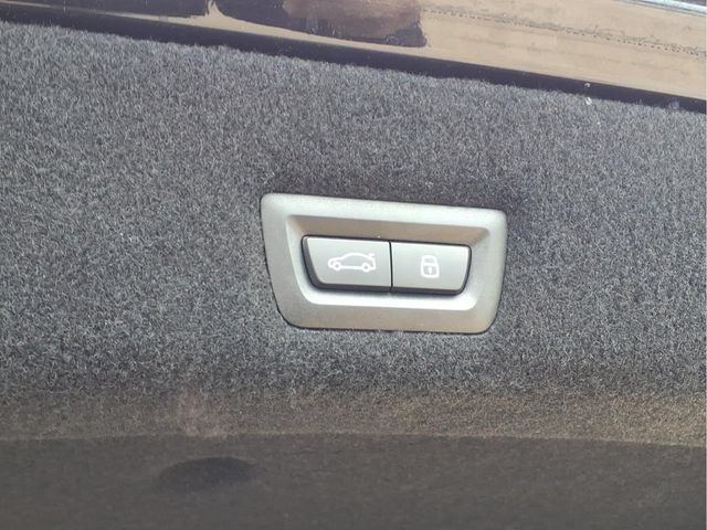 Used 2025 BMW 740i xDrive AWD/4WD image 30