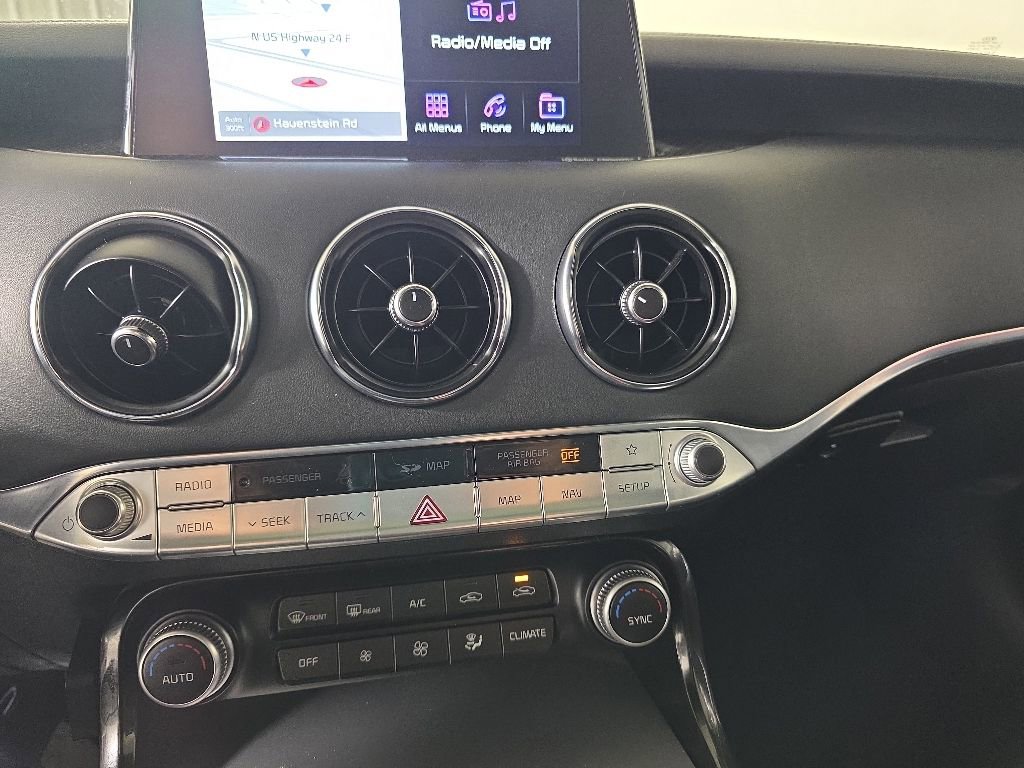 Used 2019 Kia Stinger GT1 AWD/4WD image 17