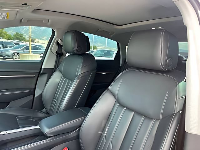 Used 2021 Audi e-tron Prestige w/ Prestige Package AWD/4WD image 23