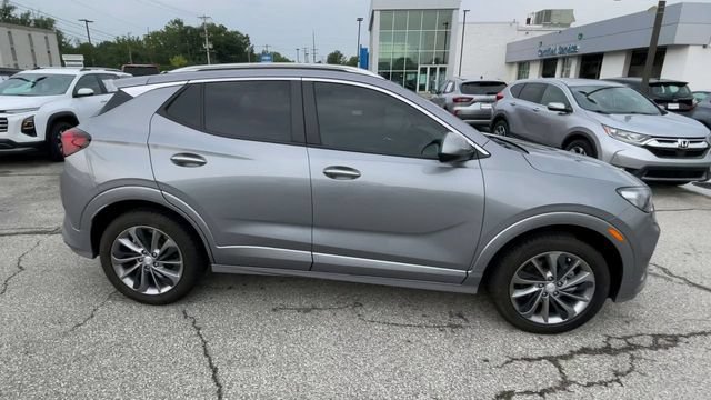 Used 2023 Buick Encore GX Select w/ Sport Touring Package FWD image 3
