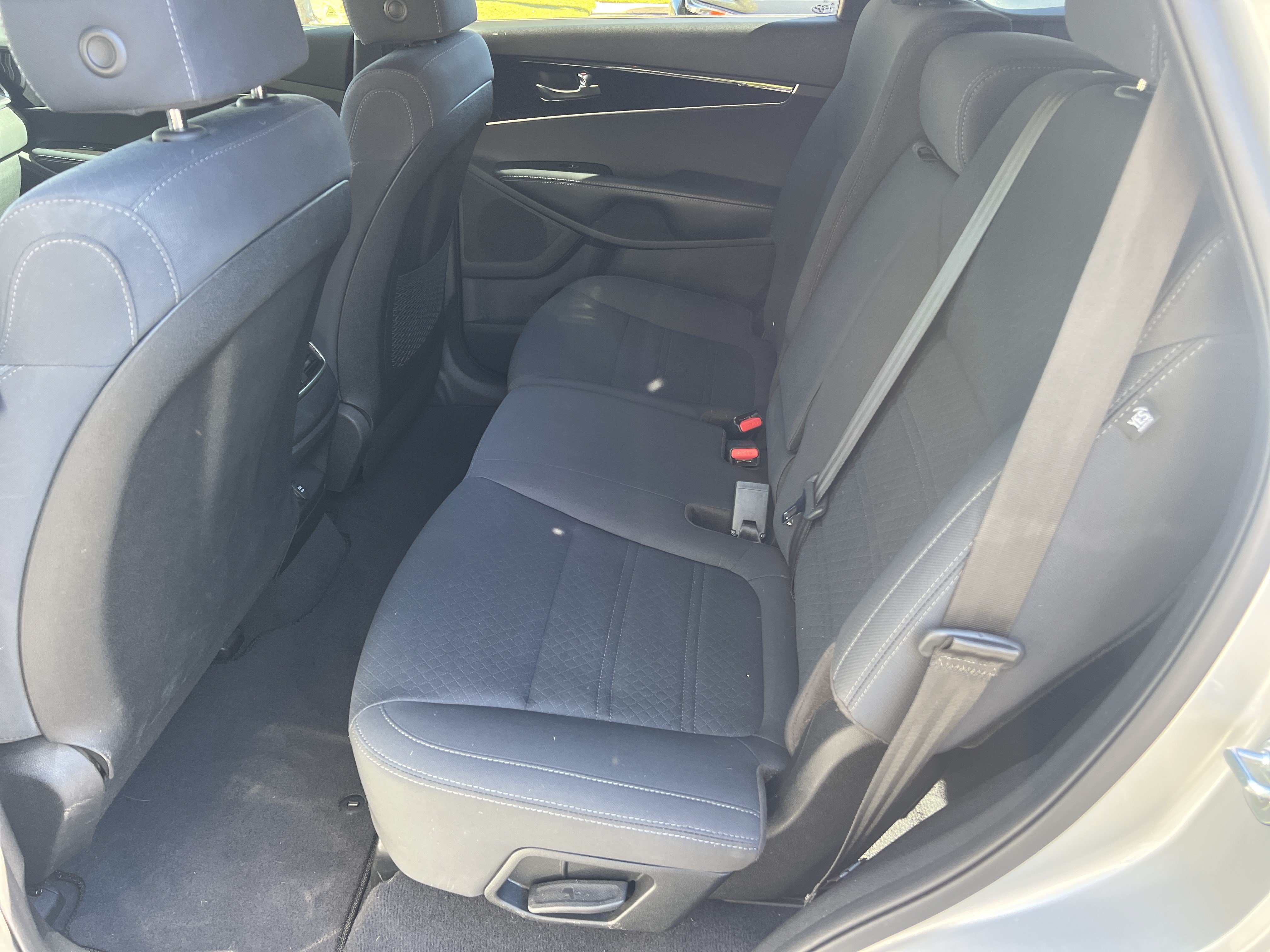 Used 2019 Kia Sorento L FWD image 21