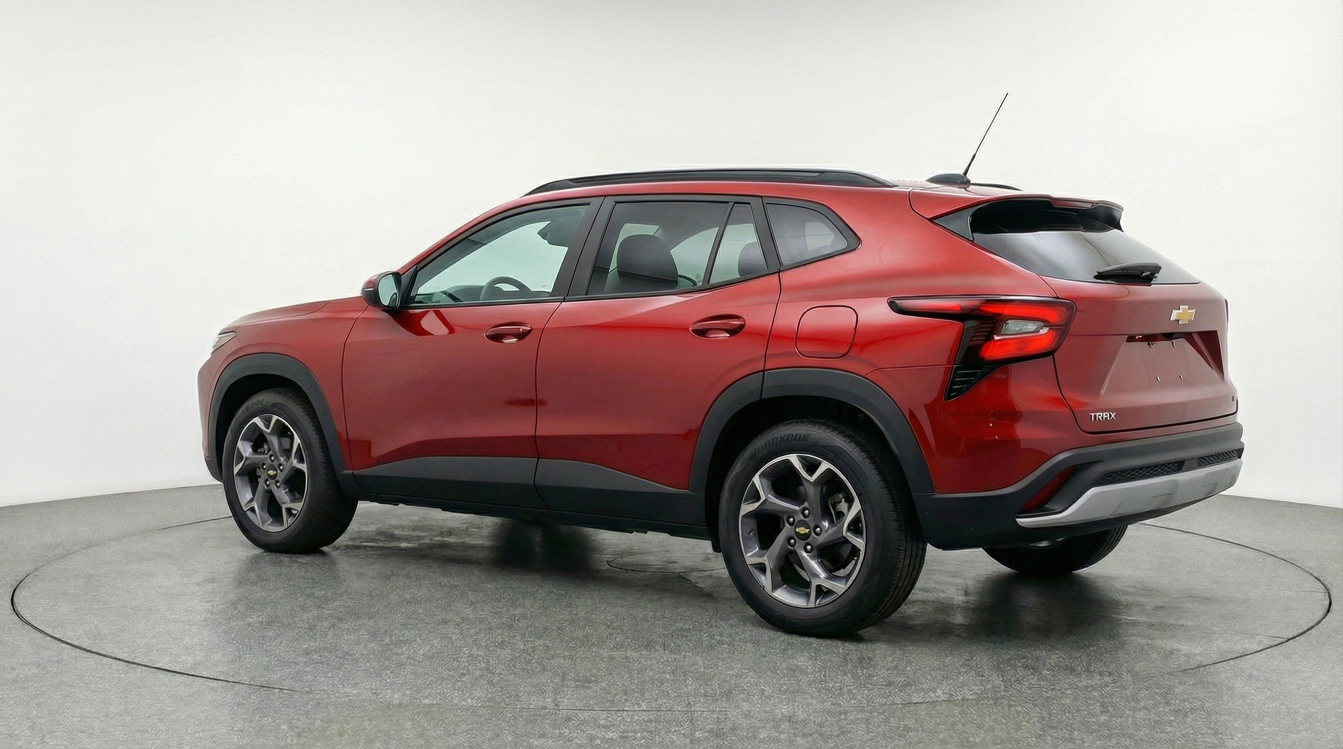 Used 2025 Chevrolet Trax LT w/ LT Convenience Package FWD image 6