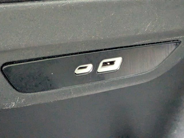 Used 2024 Chrysler Pacifica Touring-L image 15