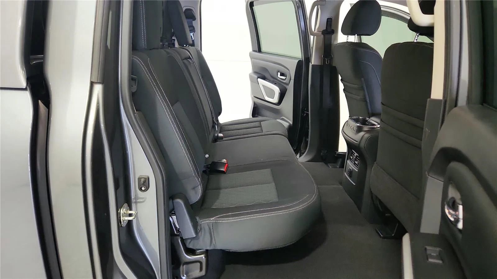 Used 2017 Nissan Titan SV AWD/4WD image 37