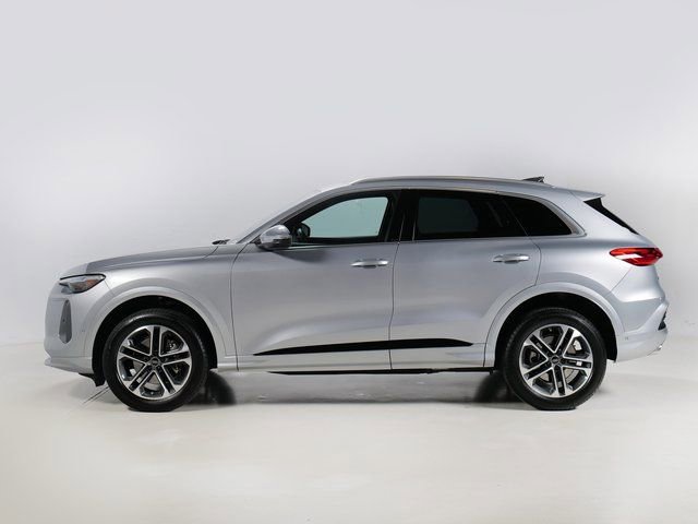 Certified 2025 Audi Q5 Premium w/ Premium Plus AWD/4WD image 2