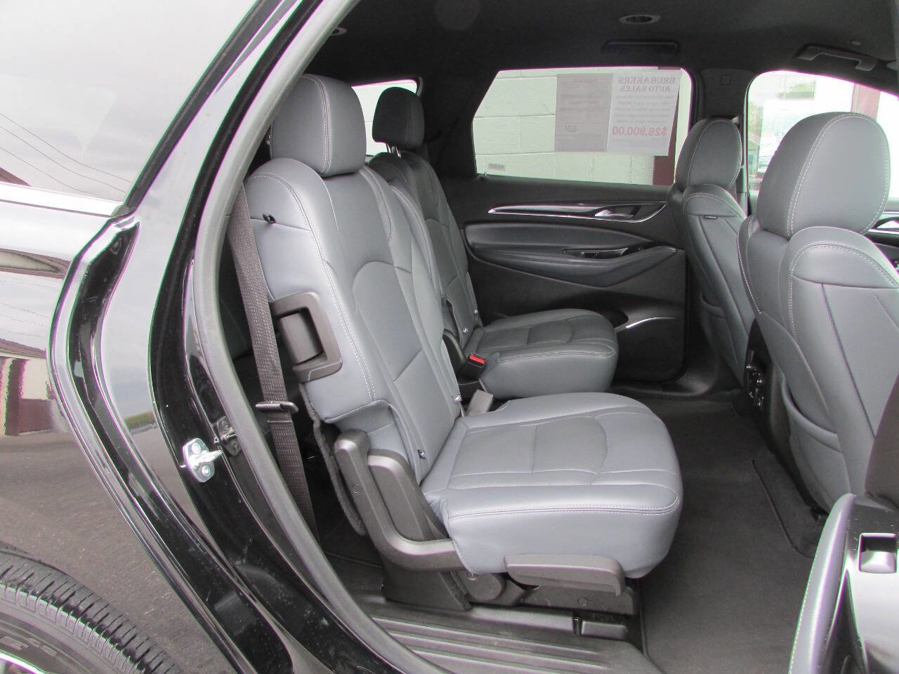 Used 2024 Buick Enclave Premium image 3
