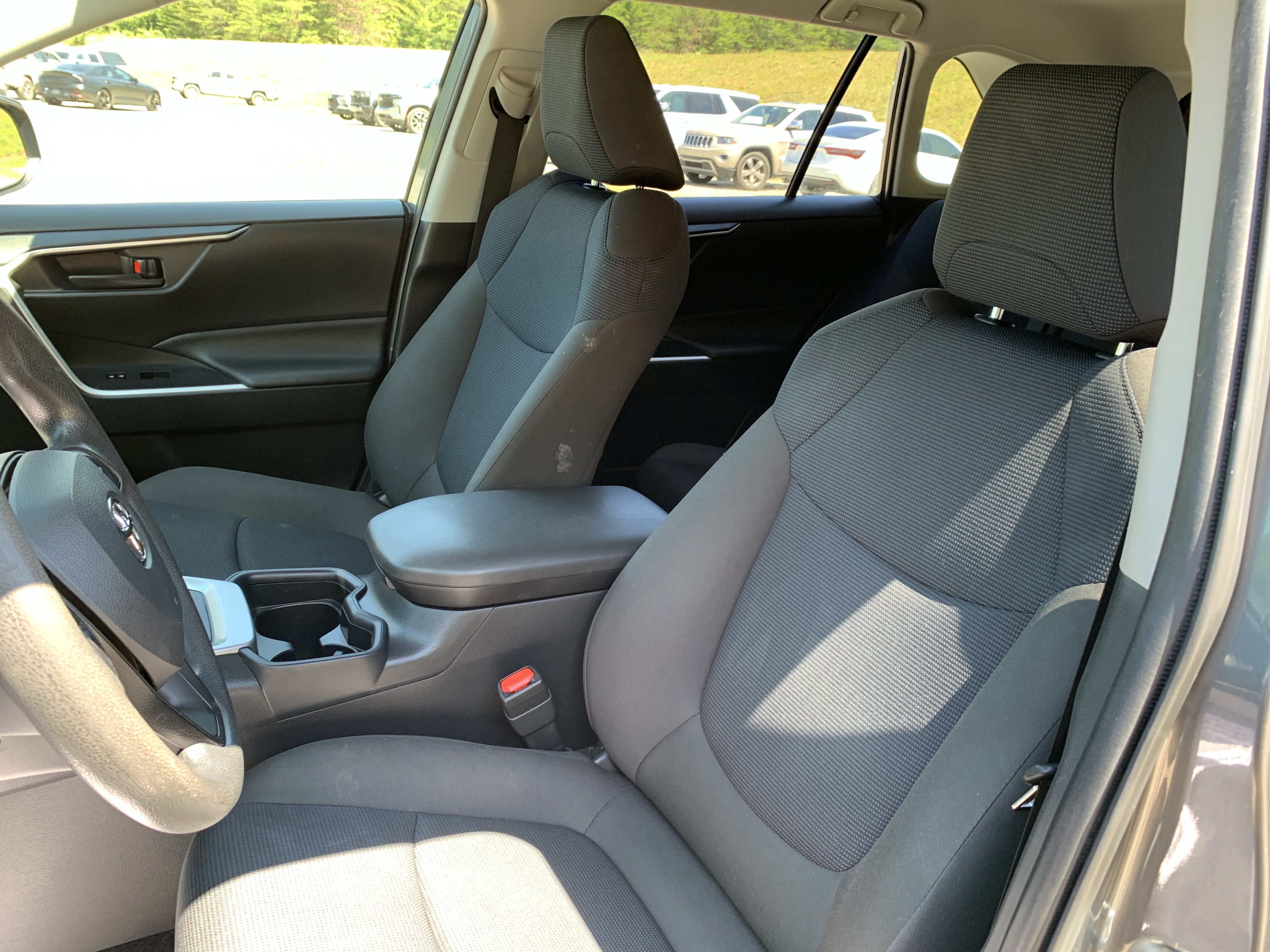 Used 2020 Toyota RAV4 LE w/ Carpet Mat Package AWD/4WD image 17