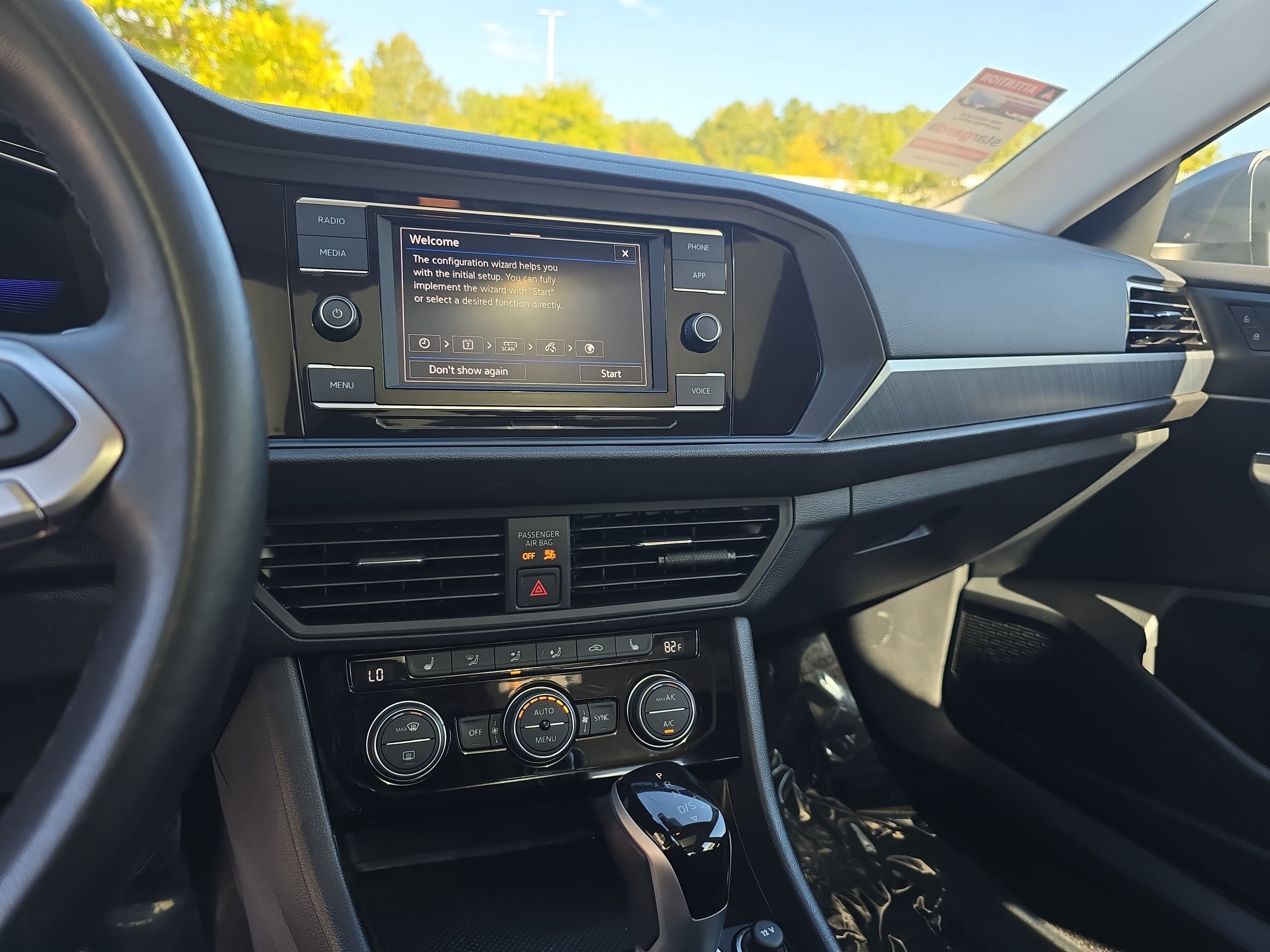 Certified 2023 Volkswagen Jetta SE w/ Panoramic Sunroof Package FWD image 19
