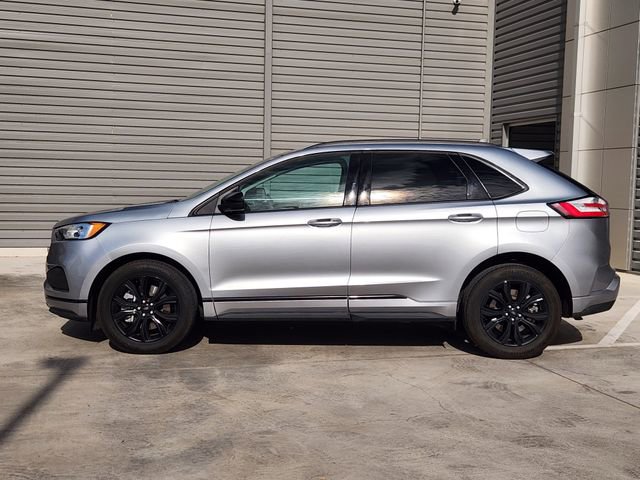 Used 2024 Ford Edge SE w/ Black Appearance Package image 5