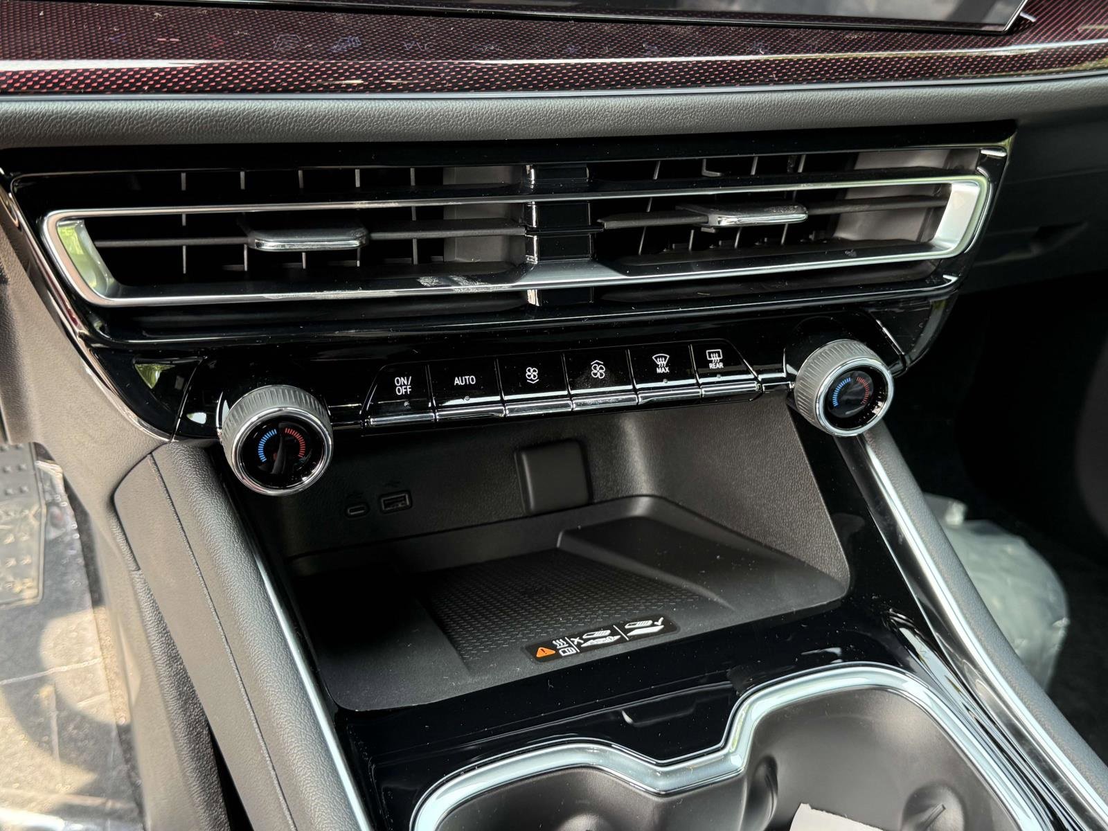 New 2026 Chevrolet Traverse RS w/ LPO, Floor Liner Package image 11