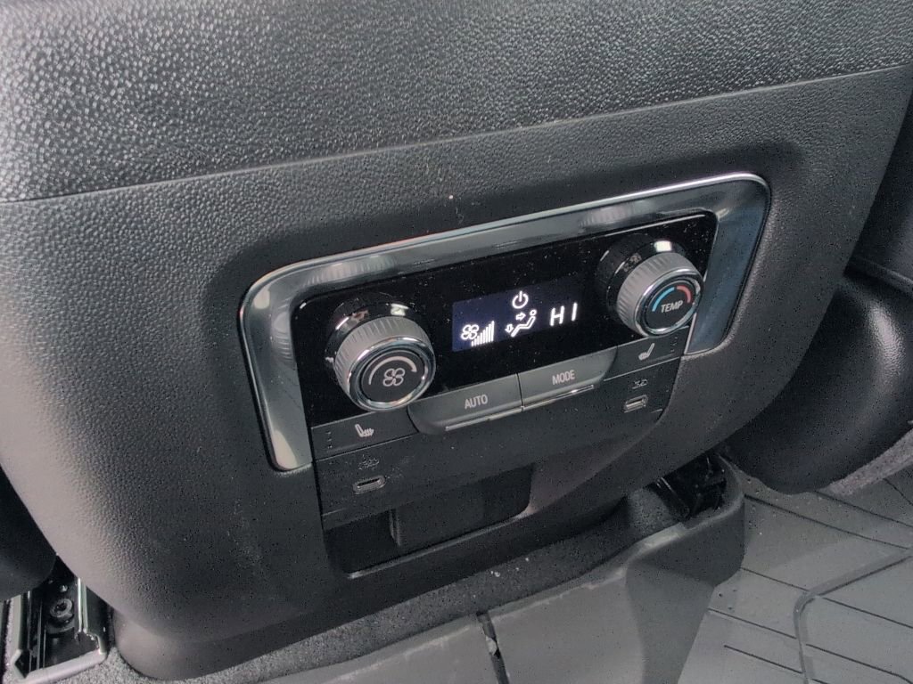 New 2026 Chevrolet Suburban RST w/ RST Capability Package AWD/4WD image 6