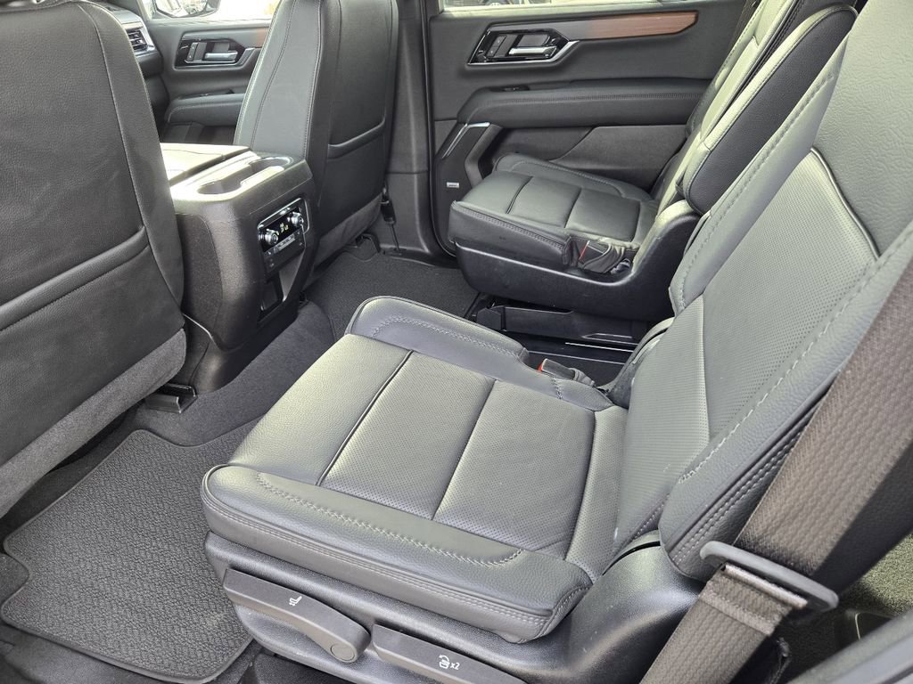 Used 2025 GMC Yukon Denali AWD/4WD image 36