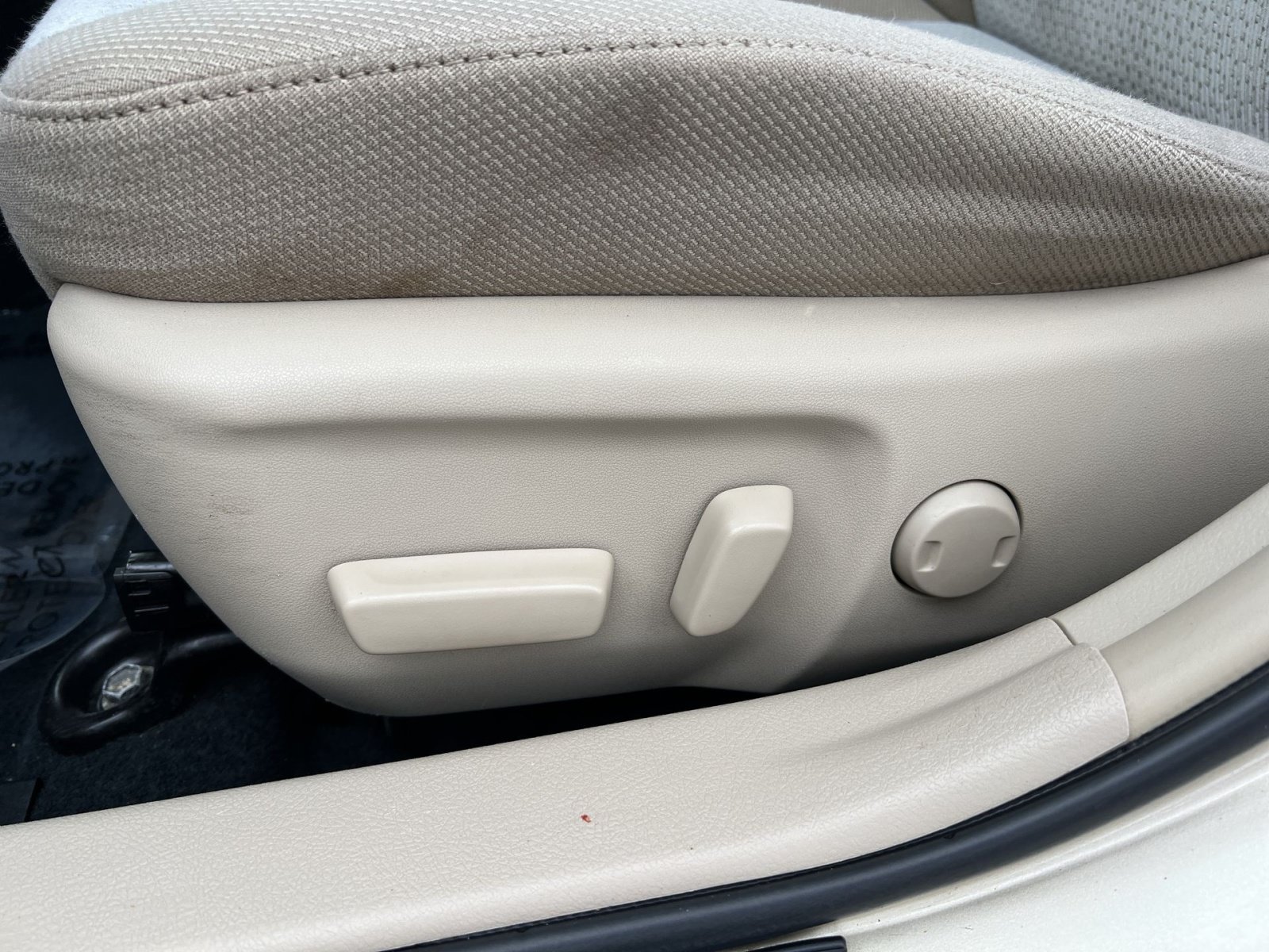 Used 2012 Toyota Camry LE FWD image 14