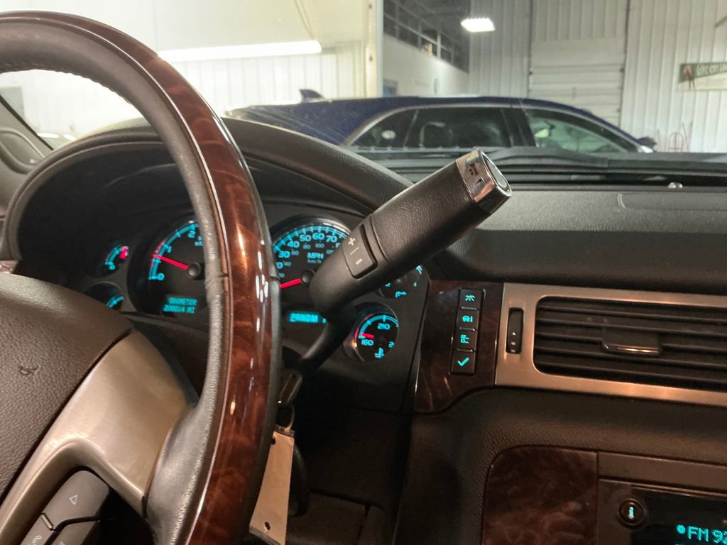 Used 2013 GMC Sierra 2500 Denali w/ Suspension Package, Off-Road AWD/4WD image 25