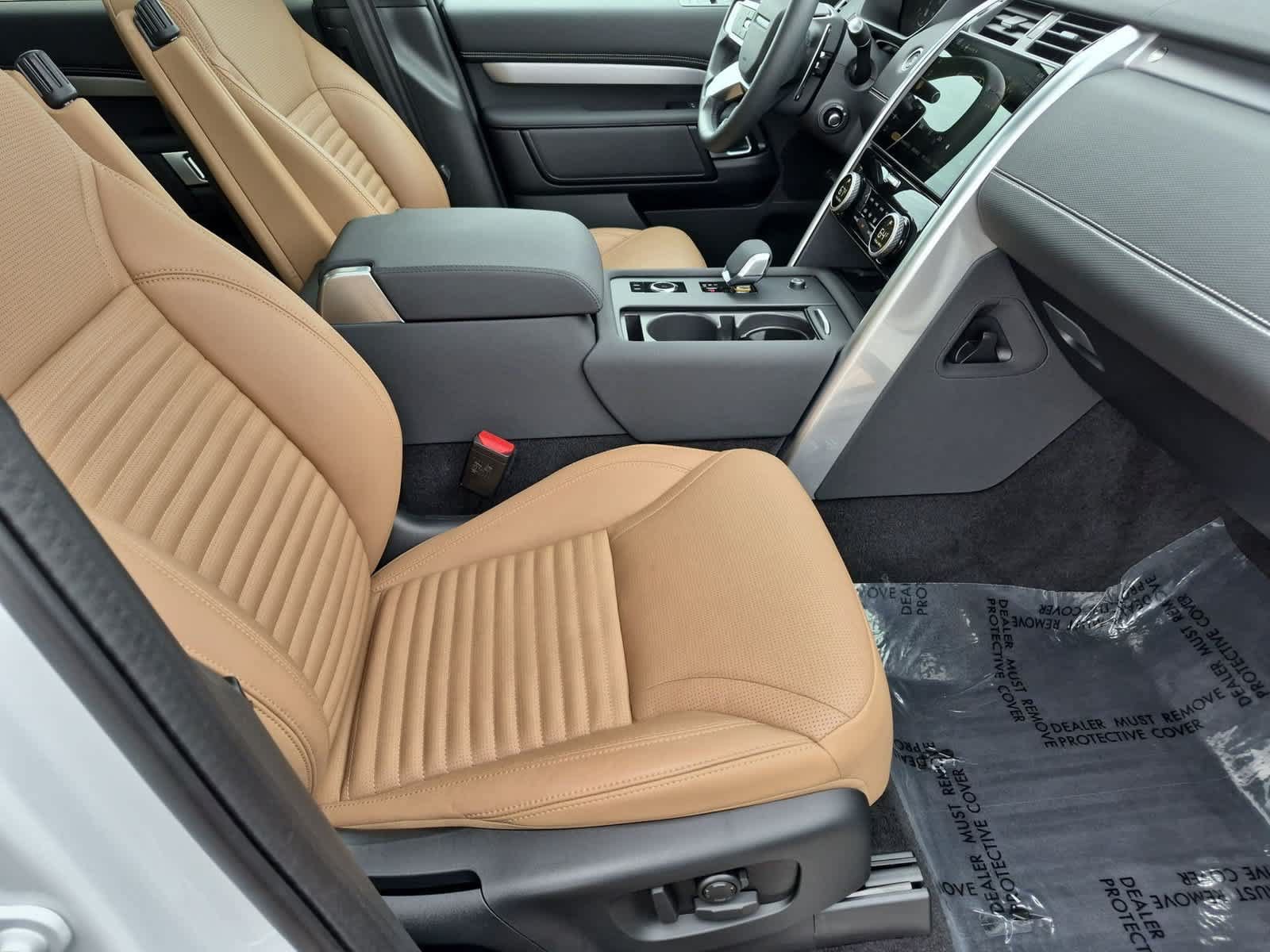 Certified 2025 Land Rover Discovery Dynamic SE AWD/4WD image 25