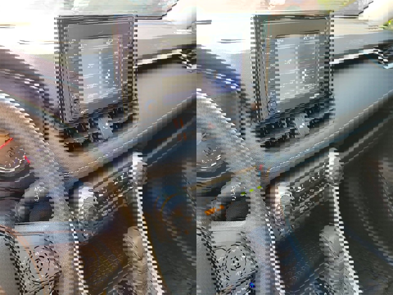 Used 2021 Toyota RAV4 LE image 23