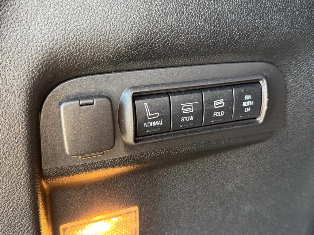 Used 2018 Ford Explorer Limited w/ Ford Safe & Smart Package FWD image 58