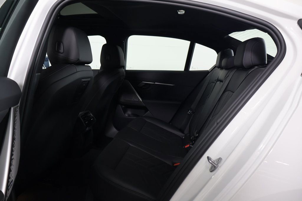 New 2026 BMW i5 eDrive40 w/ Premium Package image 6