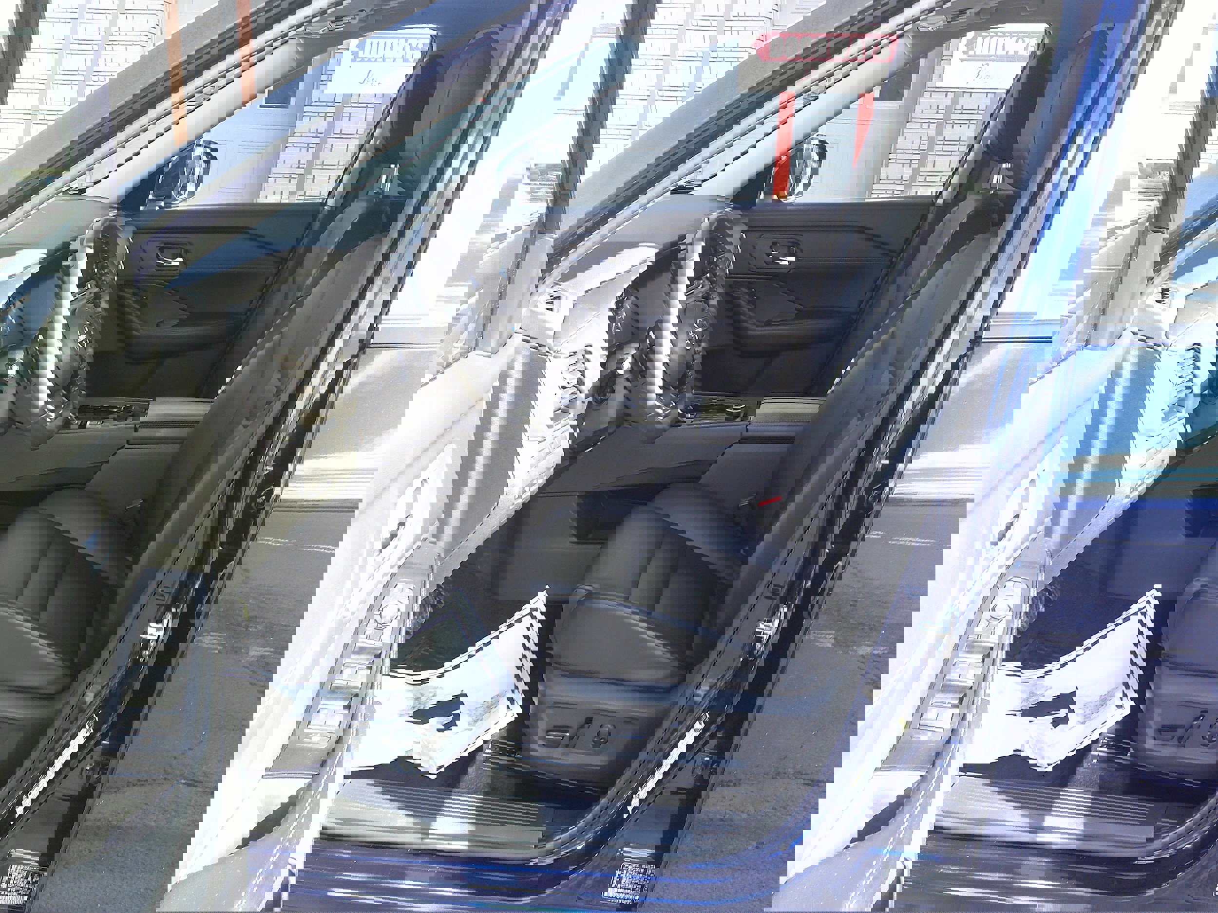 Used 2024 Nissan Rogue SV w/ SV Premium Package image 13