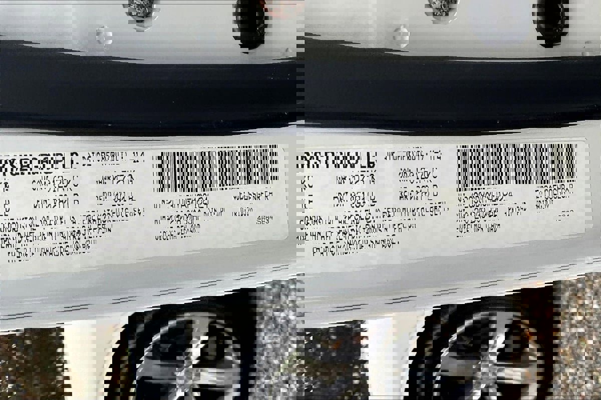 Used 2014 Dodge Challenger SXT RWD image 18