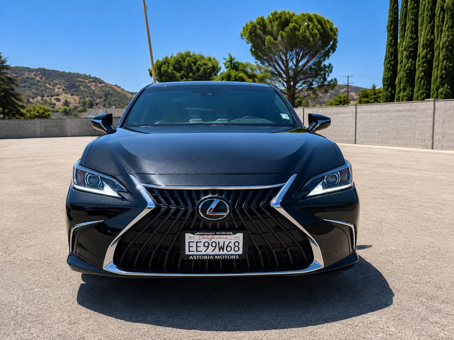 Used 2025 Lexus ES 300h w/ Premium Package FWD image 2