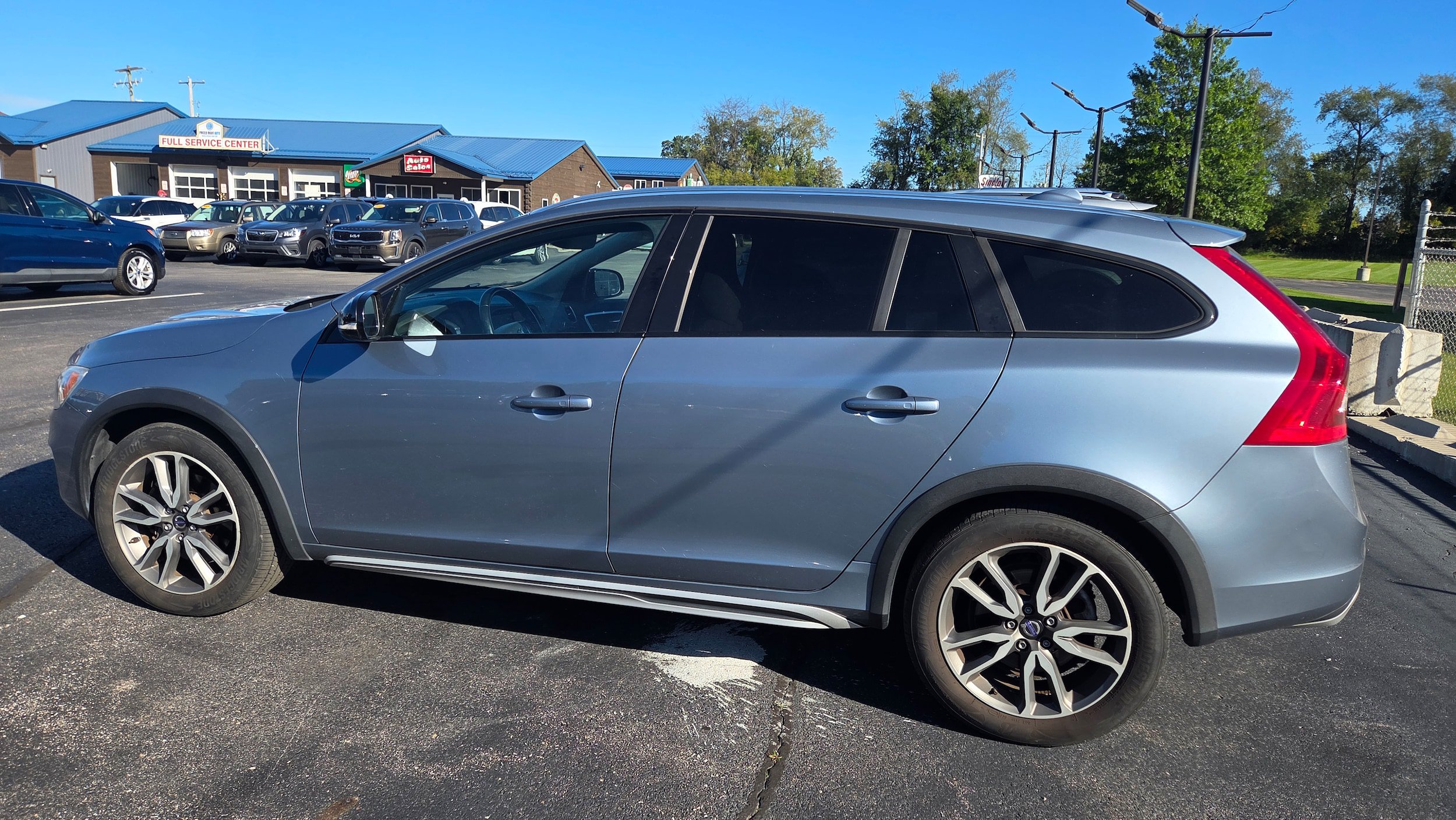 Used 2017 Volvo V60 T5 Cross Country w/ Climate Package AWD/4WD image 10