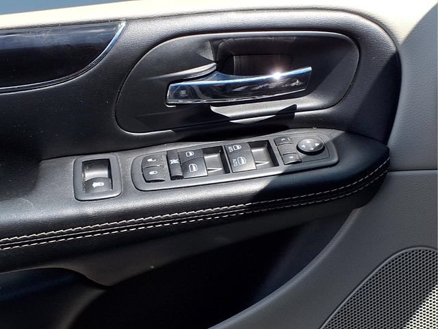 Used 2020 Dodge Grand Caravan SXT FWD image 16