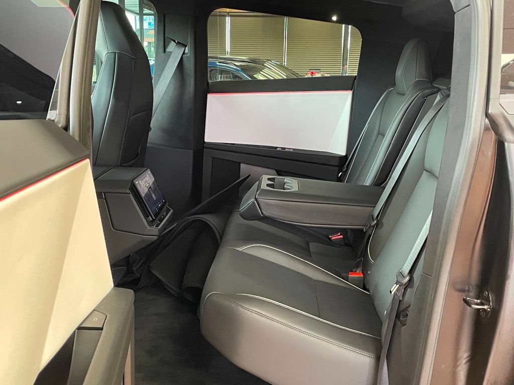 Used 2024 Tesla Cybertruck AWD Crew Cab image 16