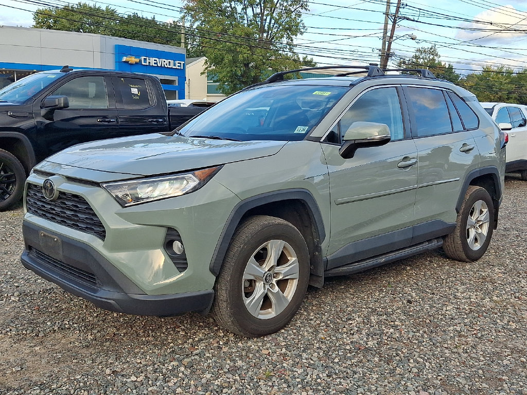 Used 2021 Toyota RAV4 XLE AWD/4WD image 3