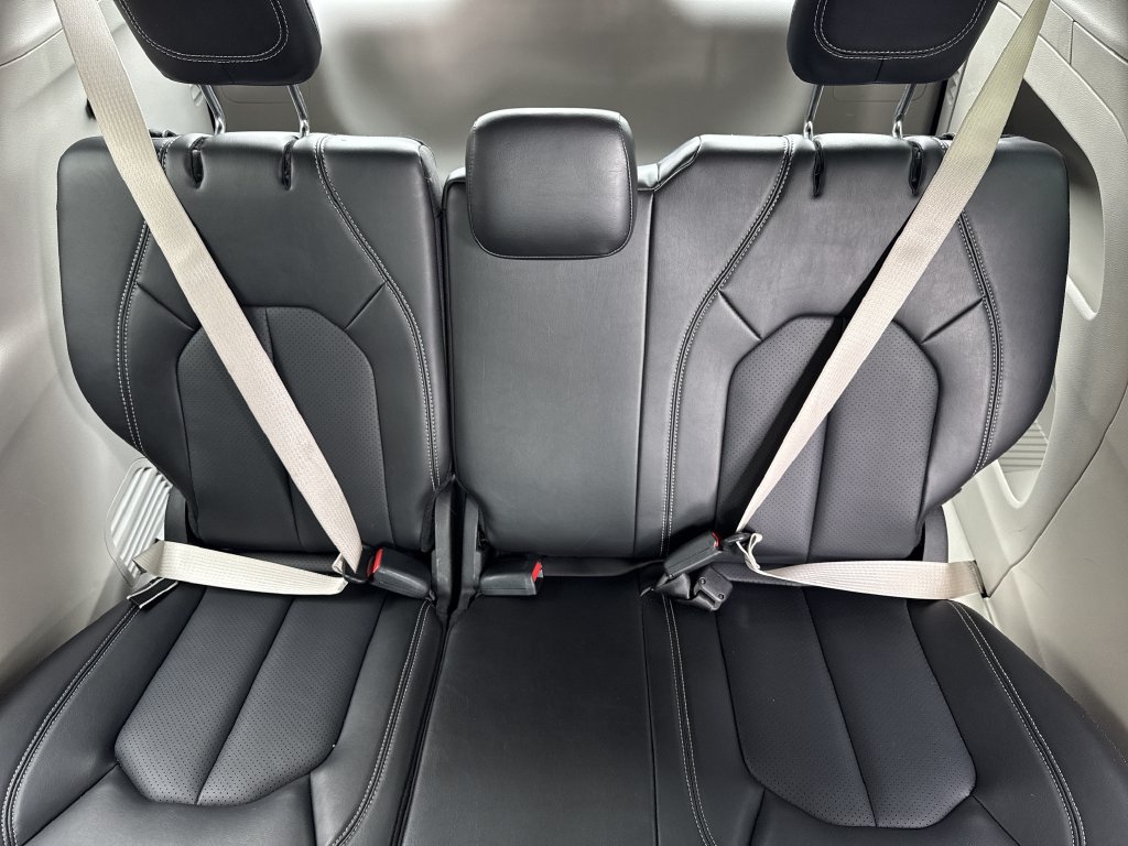 Used 2024 Chrysler Pacifica Touring-L FWD image 21