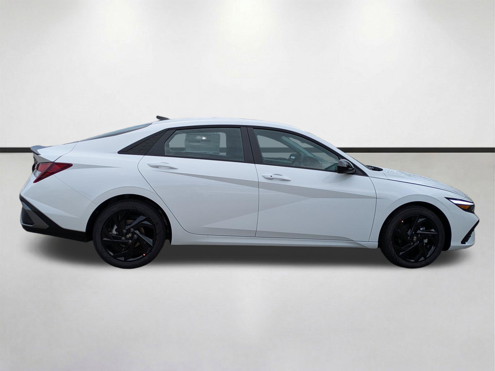 New 2026 Hyundai Elantra SEL Sport FWD image 4