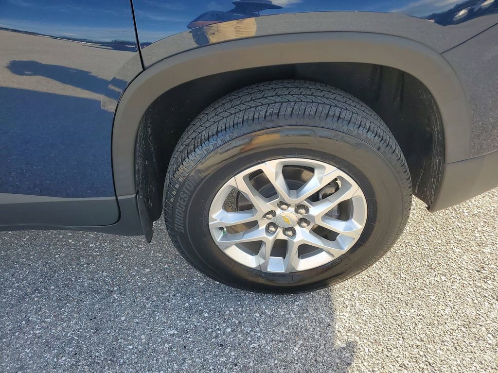 Used 2023 Chevrolet Traverse LS image 19